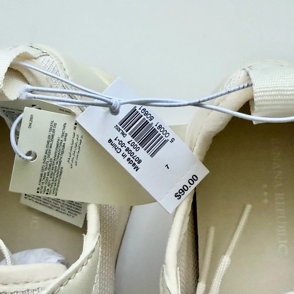 Banana Republic Off-White Canvas Lace-Up Sneakers Neutral casual walki siz 7 NWT